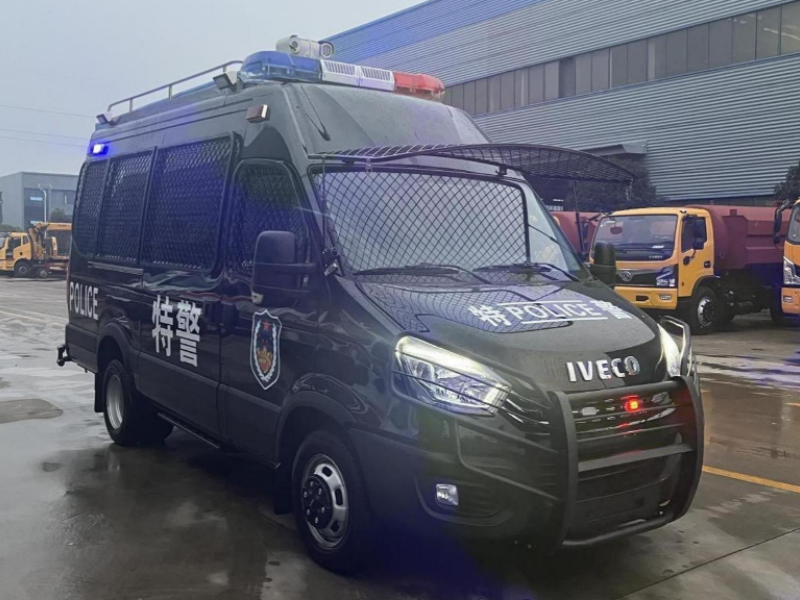 依維柯歐勝運兵車（7人）